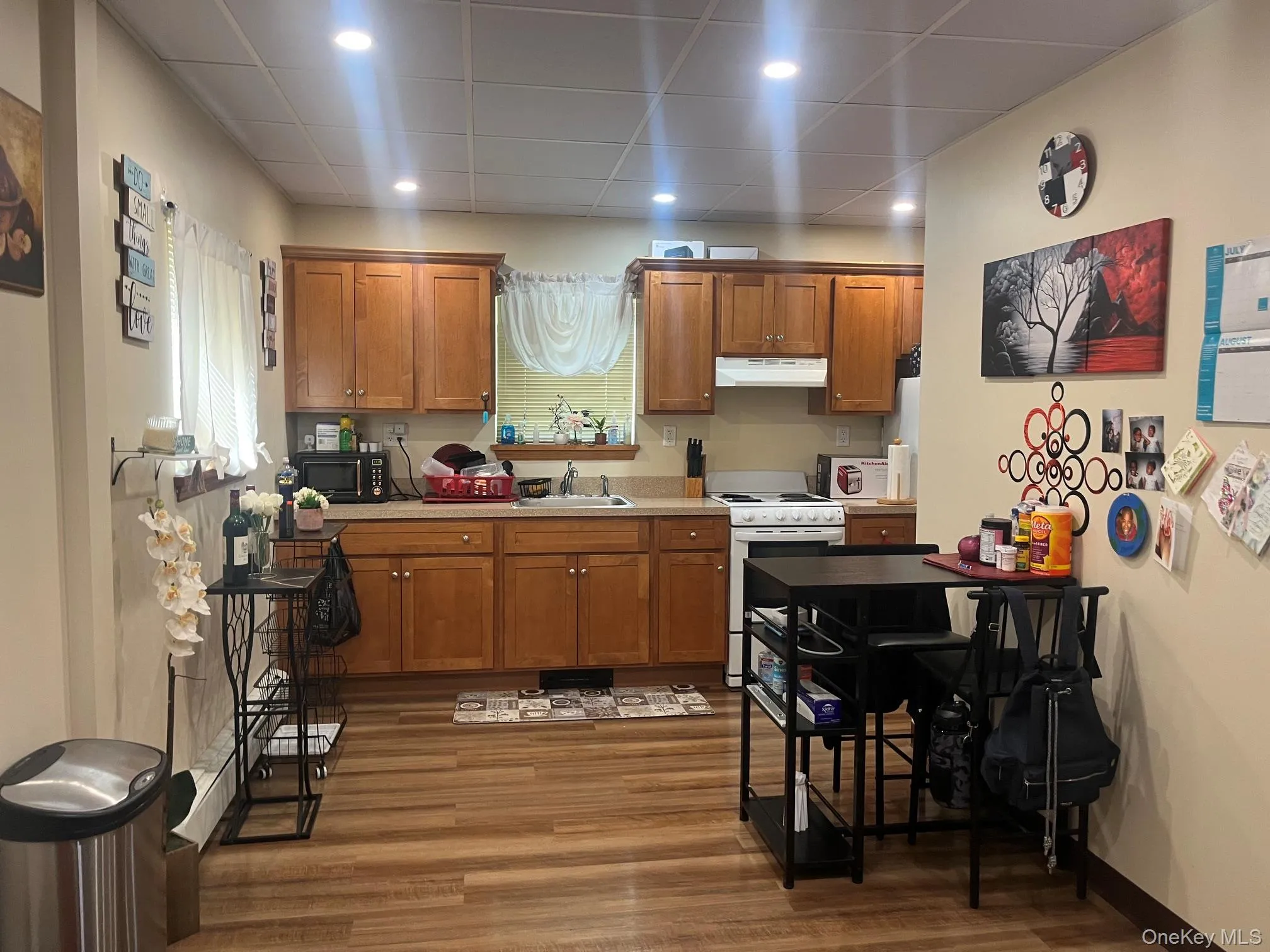 currently furnished currently furnished