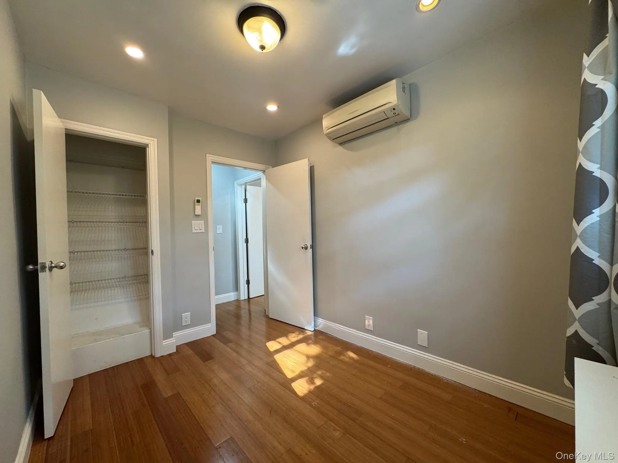 5841 205th Street, New York, NY, 3 Bedrooms Bedrooms, 6 Rooms Rooms,2 BathroomsBathrooms,Residential Lease,For Rent,205th,0,1029629 5841 205th Street, New York, NY, 3 Bedrooms Bedrooms, 6 Rooms Rooms,2 BathroomsBathrooms,Residential Lease,For Rent,205th,0,1029629