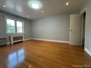 5841 205th Street, New York, NY, 3 Bedrooms Bedrooms, 6 Rooms Rooms,2 BathroomsBathrooms,Residential Lease,For Rent,205th,0,1029629 5841 205th Street, New York, NY, 3 Bedrooms Bedrooms, 6 Rooms Rooms,2 BathroomsBathrooms,Residential Lease,For Rent,205th,0,1029629