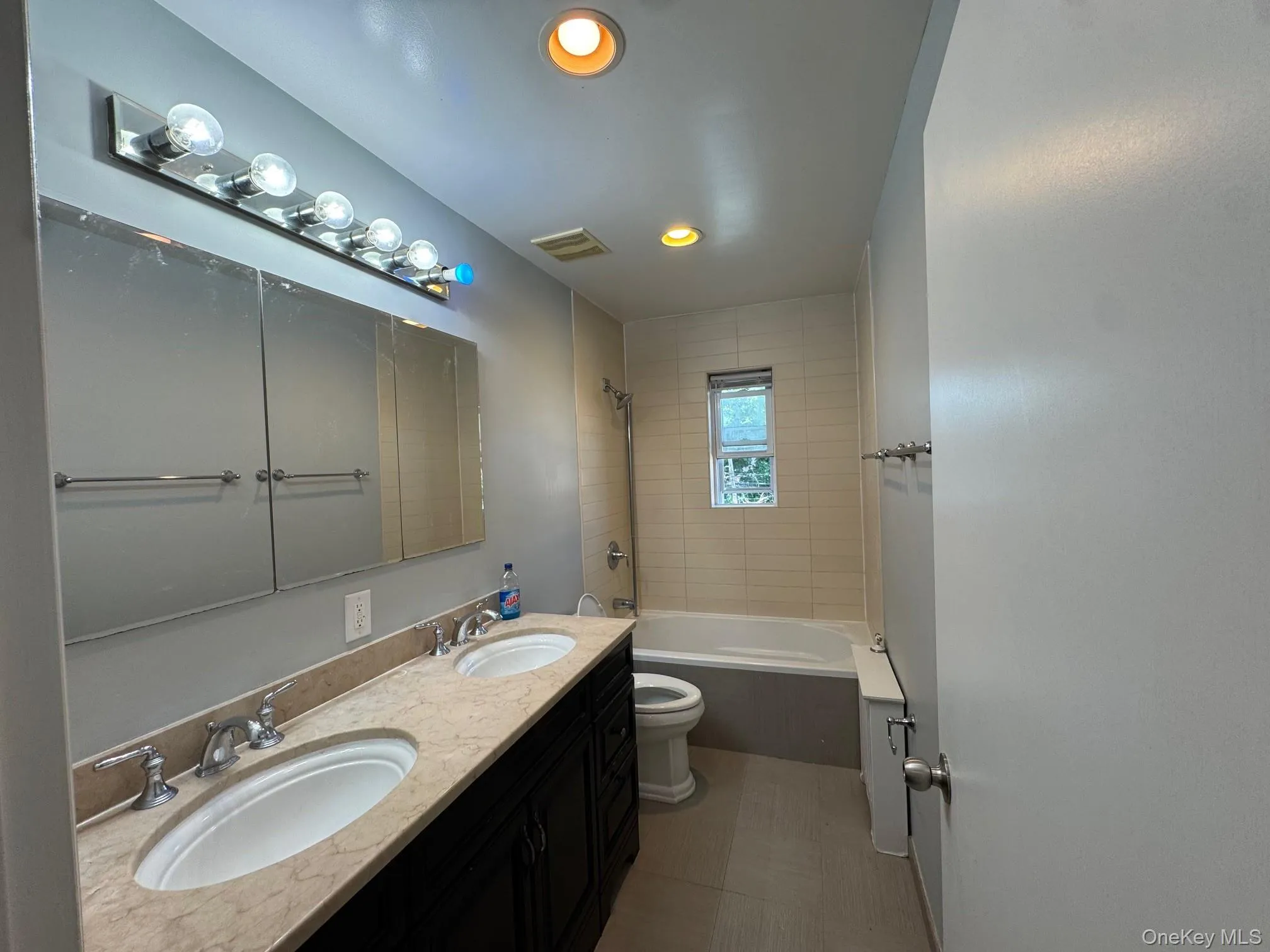 5841 205th Street, New York, NY, 3 Bedrooms Bedrooms, 6 Rooms Rooms,2 BathroomsBathrooms,Residential Lease,For Rent,205th,0,1029629 5841 205th Street, New York, NY, 3 Bedrooms Bedrooms, 6 Rooms Rooms,2 BathroomsBathrooms,Residential Lease,For Rent,205th,0,1029629