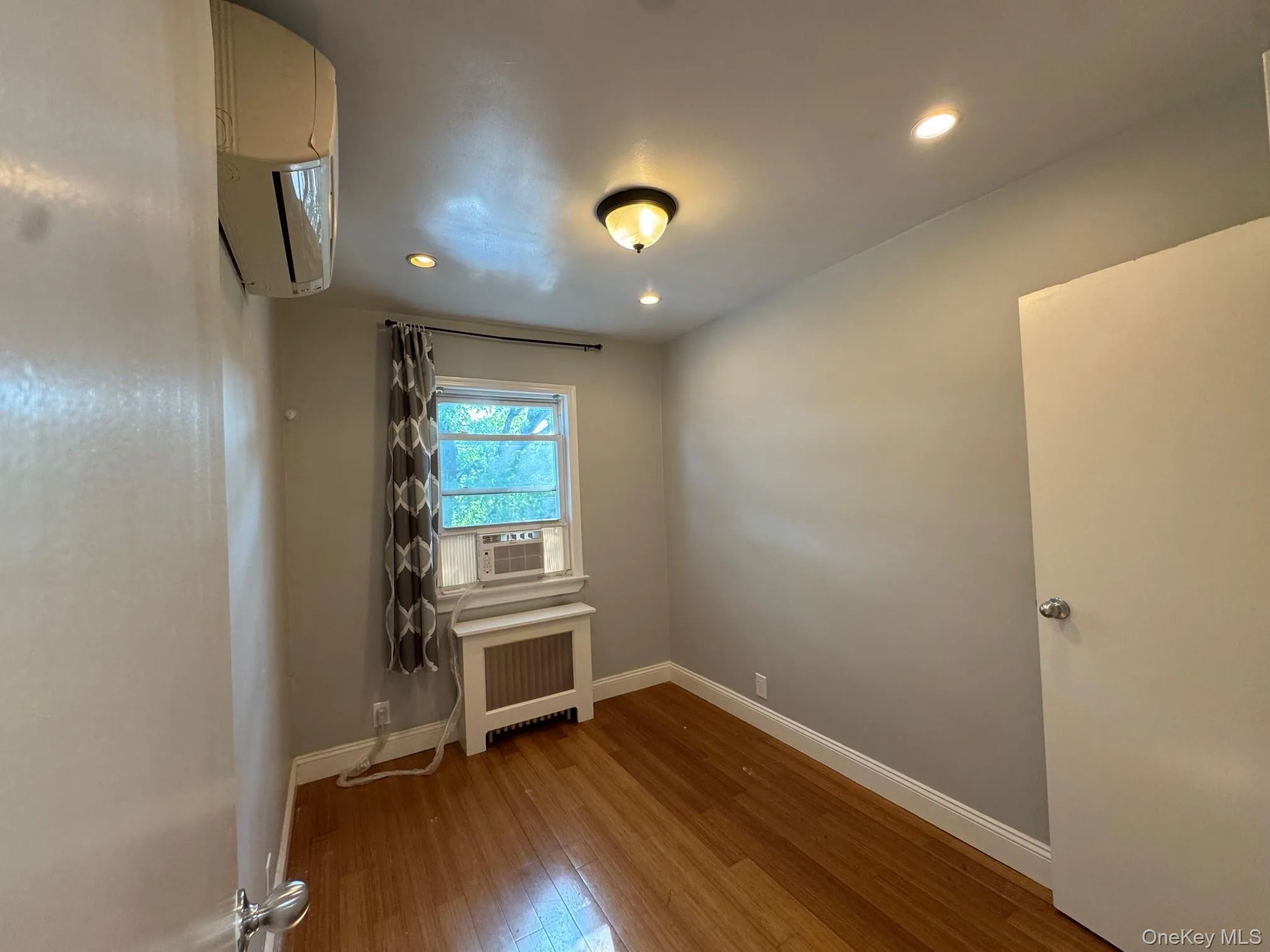 5841 205th Street, New York, NY, 3 Bedrooms Bedrooms, 6 Rooms Rooms,2 BathroomsBathrooms,Residential Lease,For Rent,205th,0,1029629 5841 205th Street, New York, NY, 3 Bedrooms Bedrooms, 6 Rooms Rooms,2 BathroomsBathrooms,Residential Lease,For Rent,205th,0,1029629