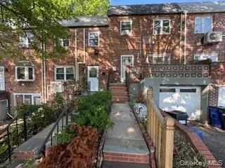 5841 205th Street, New York, NY, 3 Bedrooms Bedrooms, 6 Rooms Rooms,2 BathroomsBathrooms,Residential Lease,For Rent,205th,0,1029629 5841 205th Street, New York, NY, 3 Bedrooms Bedrooms, 6 Rooms Rooms,2 BathroomsBathrooms,Residential Lease,For Rent,205th,0,1029629