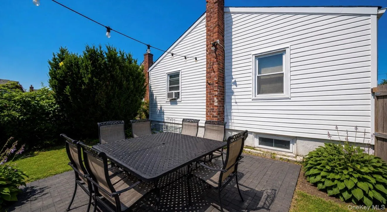 1743 Atherton Avenue, Hempstead, NY, 3 Bedrooms Bedrooms, 6 Rooms Rooms,1 BathroomBathrooms,Residential,For Rent,Atherton,0,1029637 1743 Atherton Avenue, Hempstead, NY, 3 Bedrooms Bedrooms, 6 Rooms Rooms,1 BathroomBathrooms,Residential,For Rent,Atherton,0,1029637