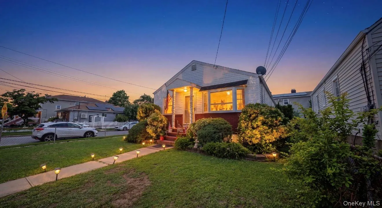 1743 Atherton Avenue, Hempstead, NY, 3 Bedrooms Bedrooms, 6 Rooms Rooms,1 BathroomBathrooms,Residential,For Rent,Atherton,0,1029637 1743 Atherton Avenue, Hempstead, NY, 3 Bedrooms Bedrooms, 6 Rooms Rooms,1 BathroomBathrooms,Residential,For Rent,Atherton,0,1029637