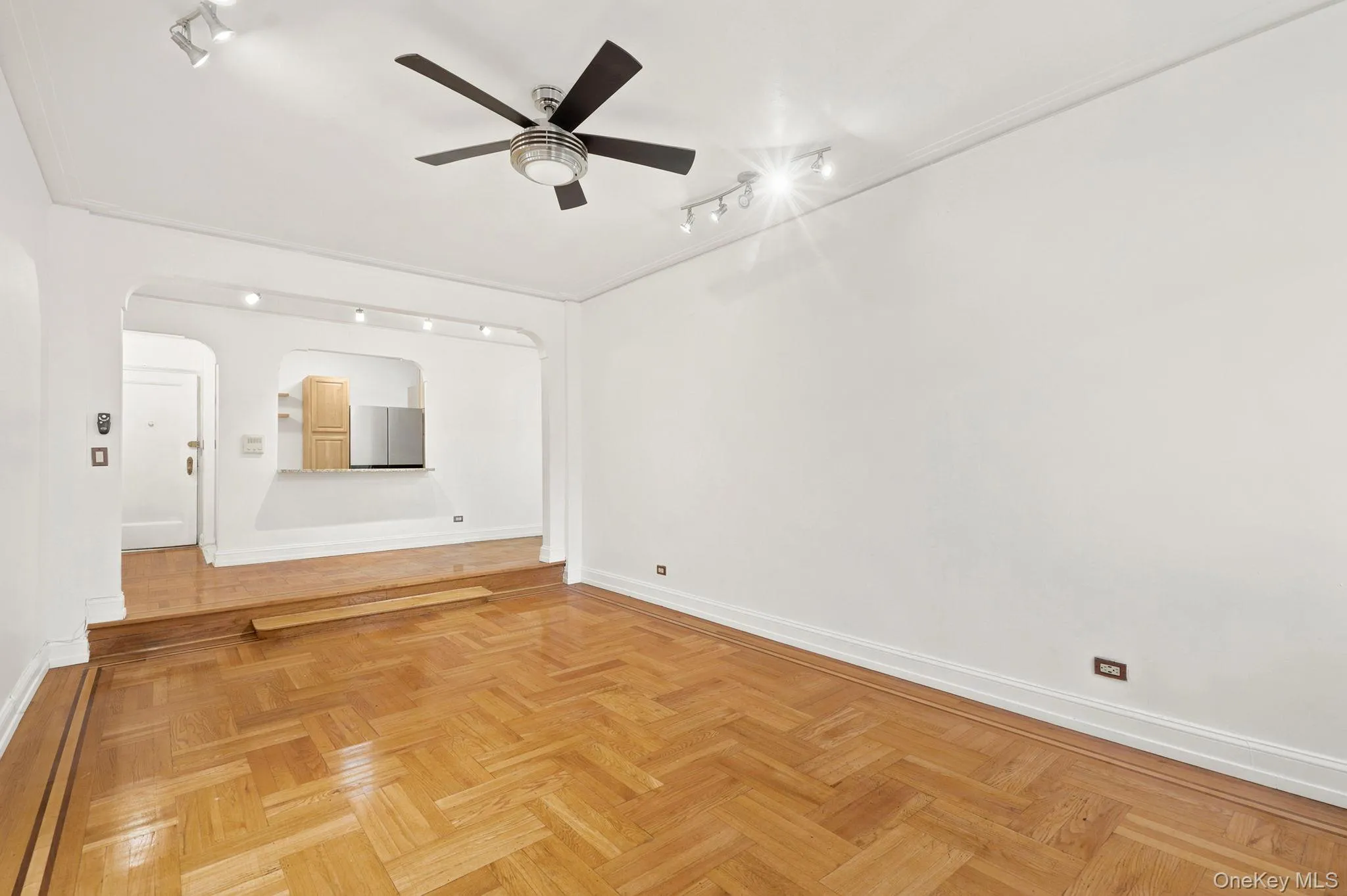 2160 Bronx Park, New York, NY, 2 Bedrooms Bedrooms, 5 Rooms Rooms,1 BathroomBathrooms,Residential,For Rent,Bronx,0,1029639 2160 Bronx Park, New York, NY, 2 Bedrooms Bedrooms, 5 Rooms Rooms,1 BathroomBathrooms,Residential,For Rent,Bronx,0,1029639