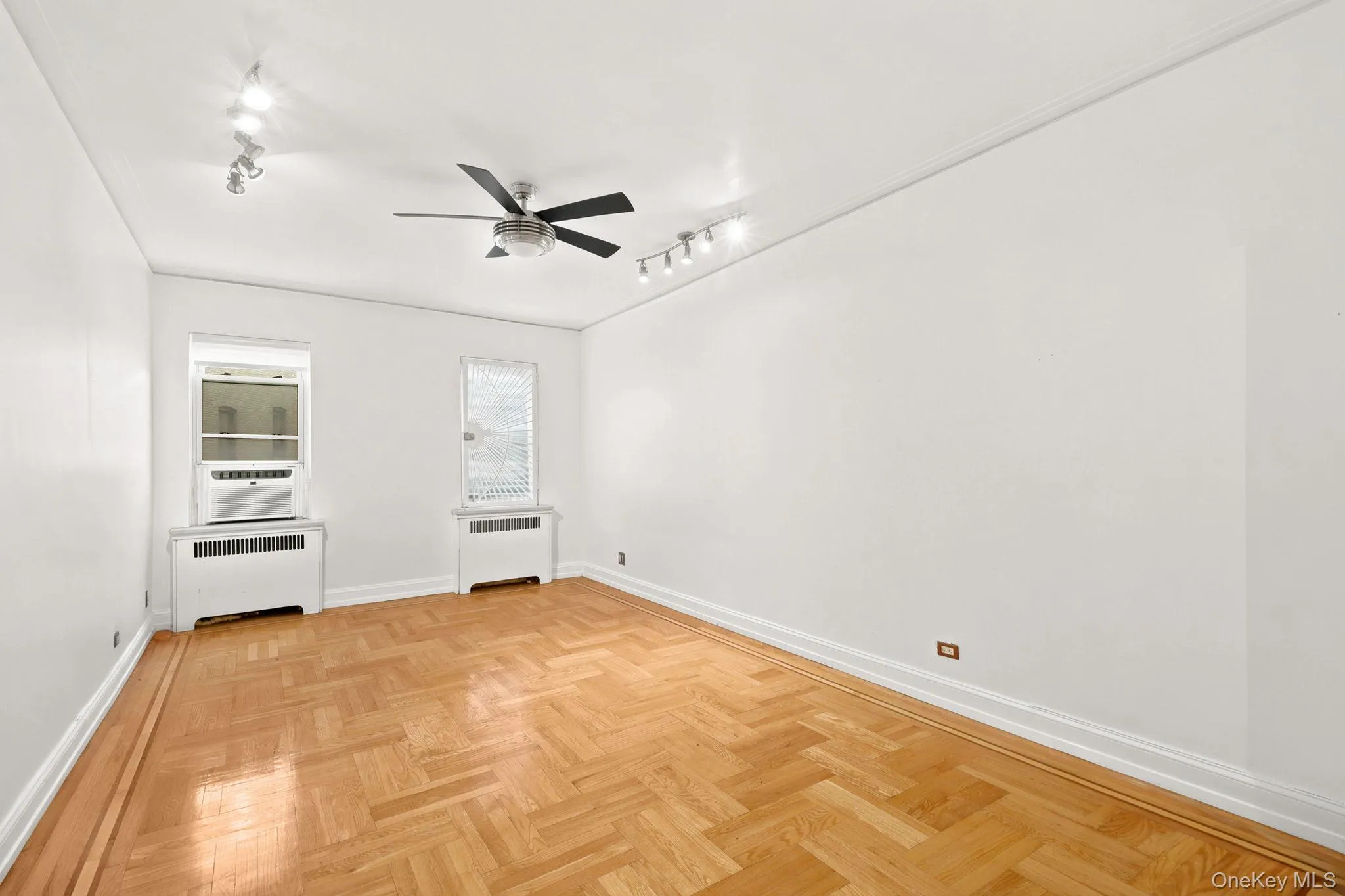 2160 Bronx Park, New York, NY, 2 Bedrooms Bedrooms, 5 Rooms Rooms,1 BathroomBathrooms,Residential,For Rent,Bronx,0,1029639 2160 Bronx Park, New York, NY, 2 Bedrooms Bedrooms, 5 Rooms Rooms,1 BathroomBathrooms,Residential,For Rent,Bronx,0,1029639