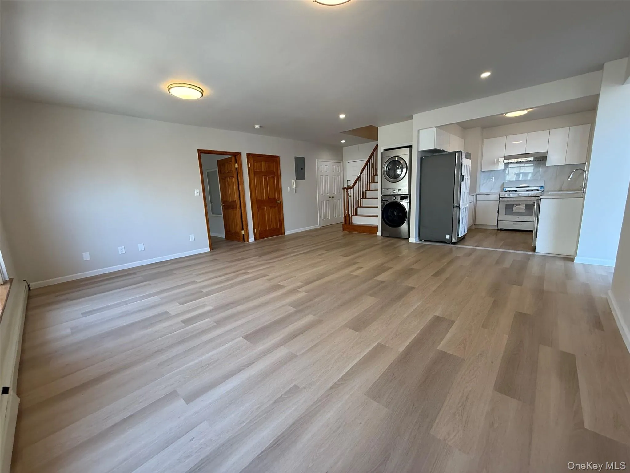 4231 Colden Street, New York, NY, 4 Bedrooms Bedrooms, 8 Rooms Rooms,3 BathroomsBathrooms,Residential,For Rent,Colden,0,1029643 4231 Colden Street, New York, NY, 4 Bedrooms Bedrooms, 8 Rooms Rooms,3 BathroomsBathrooms,Residential,For Rent,Colden,0,1029643