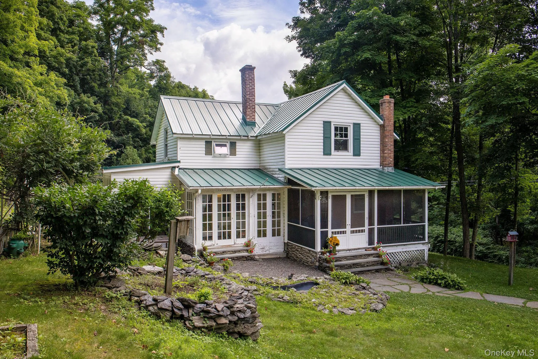 390 Water Street, Livingston, NY, 3 Bedrooms Bedrooms, 7 Rooms Rooms,1 BathroomBathrooms,Residential,For Rent,Water,0,1029660 390 Water Street, Livingston, NY, 3 Bedrooms Bedrooms, 7 Rooms Rooms,1 BathroomBathrooms,Residential,For Rent,Water,0,1029660