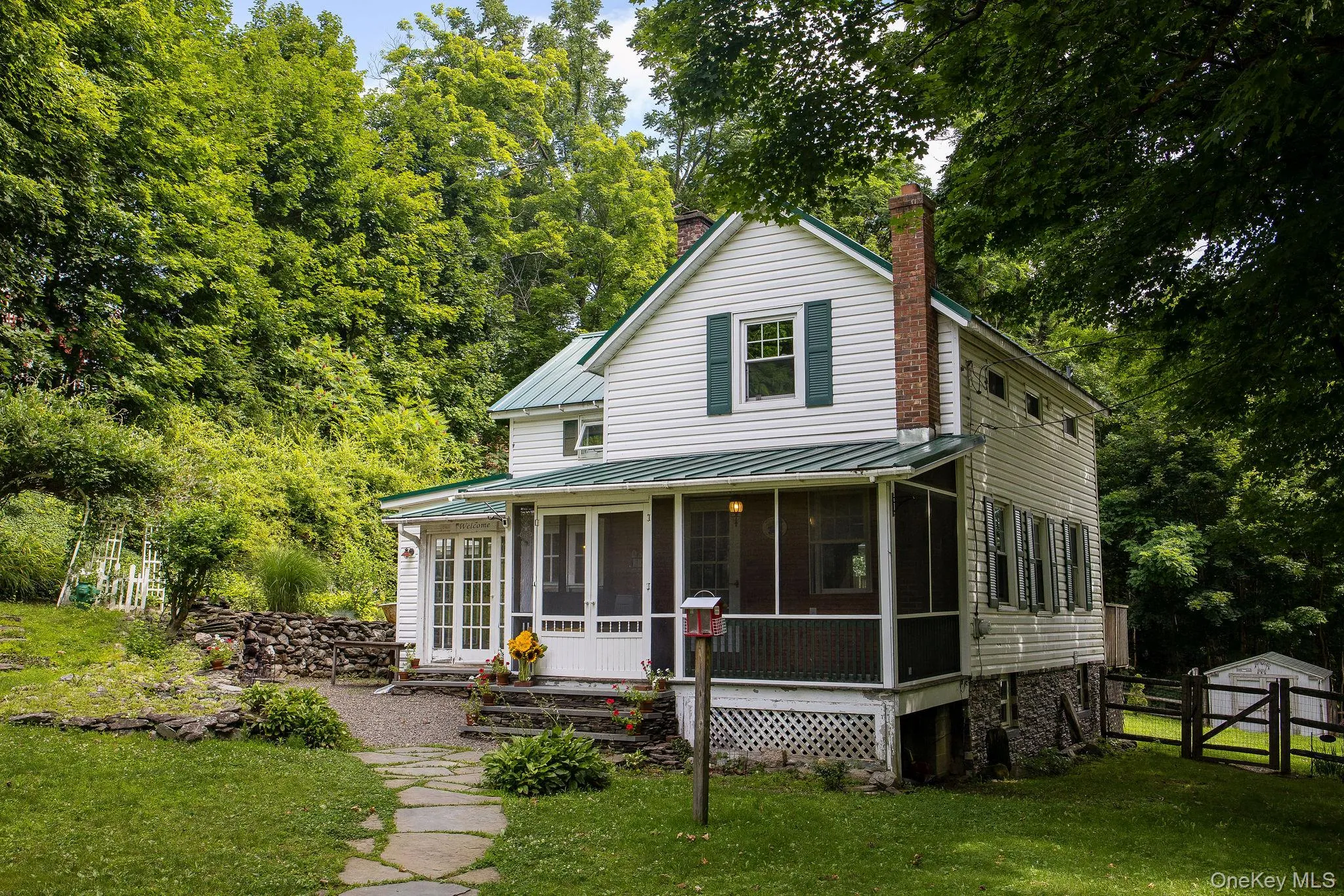 390 Water Street, Livingston, NY, 3 Bedrooms Bedrooms, 7 Rooms Rooms,1 BathroomBathrooms,Residential,For Rent,Water,0,1029660 390 Water Street, Livingston, NY, 3 Bedrooms Bedrooms, 7 Rooms Rooms,1 BathroomBathrooms,Residential,For Rent,Water,0,1029660