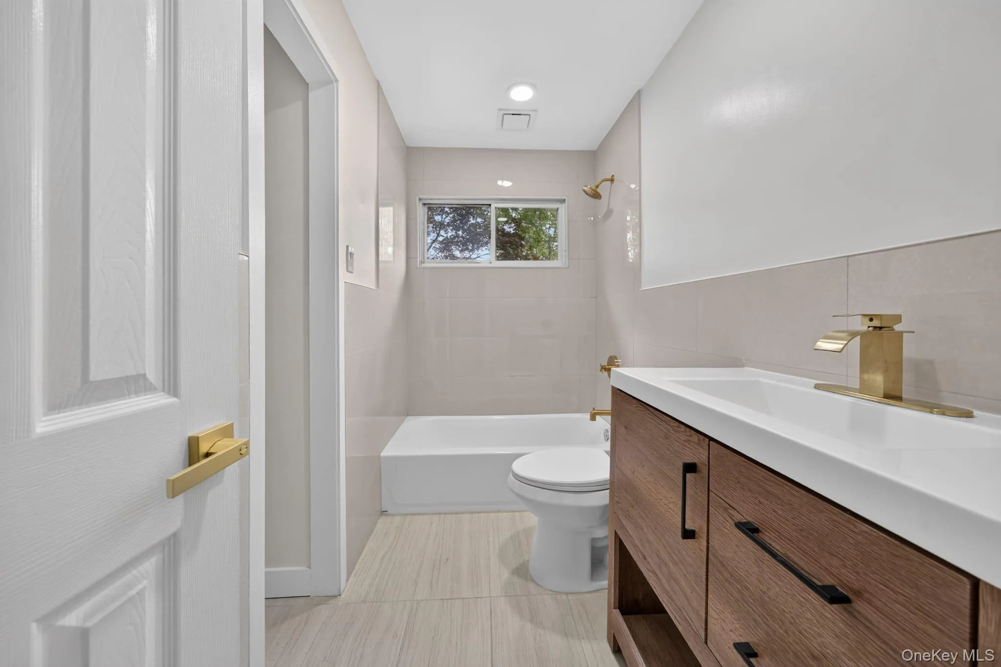 2602 Knickerbocker Avenue, Brookhaven, NY, 3 Bedrooms Bedrooms, 5 Rooms Rooms,1 BathroomBathrooms,Residential,For Rent,Knickerbocker,0,1029671 2602 Knickerbocker Avenue, Brookhaven, NY, 3 Bedrooms Bedrooms, 5 Rooms Rooms,1 BathroomBathrooms,Residential,For Rent,Knickerbocker,0,1029671