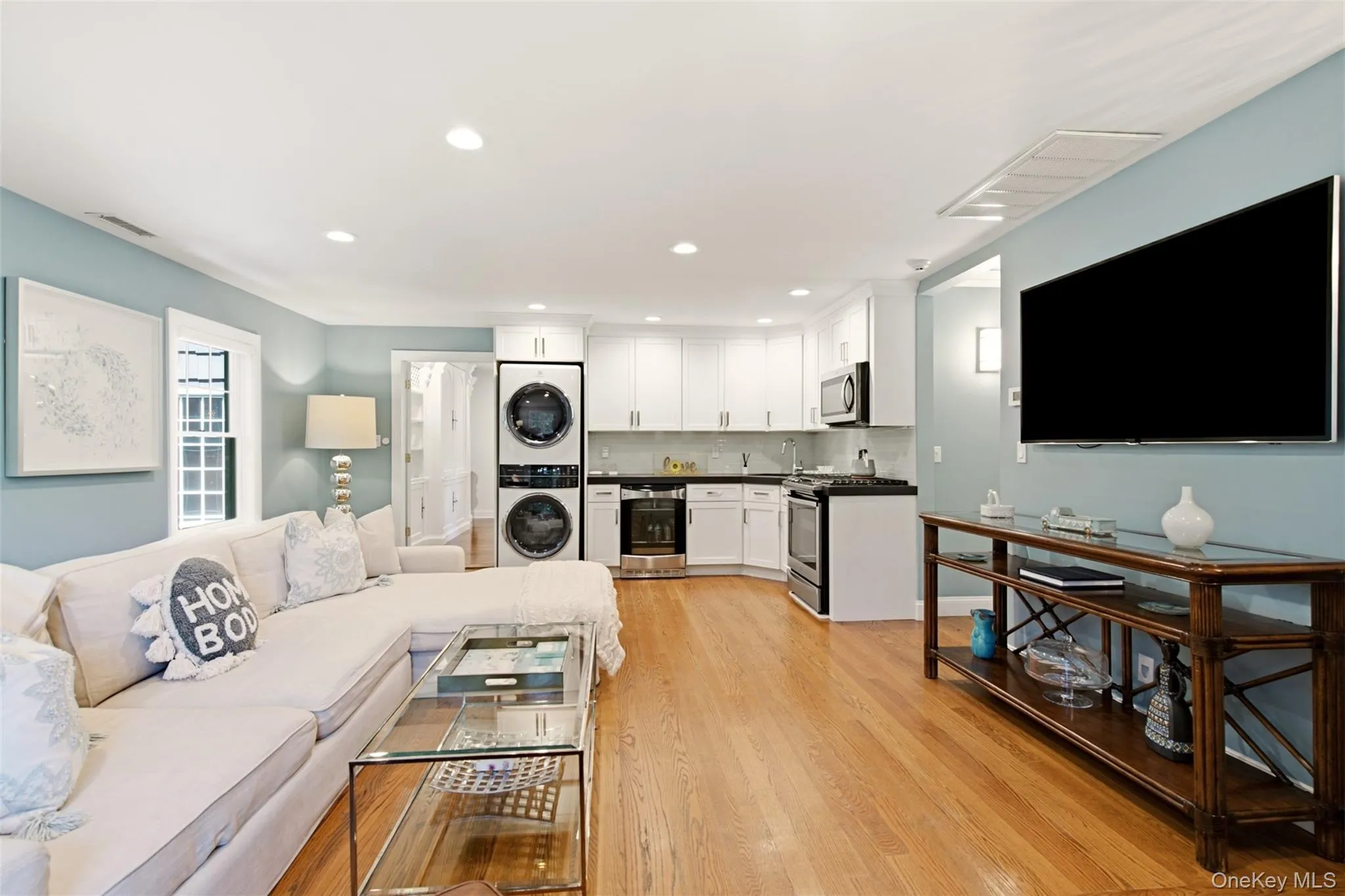 1 Winston Court, Huntington, NY, 5 Bedrooms Bedrooms, 13 Rooms Rooms,3 BathroomsBathrooms,Residential,For Rent,Winston,0,1029677 1 Winston Court, Huntington, NY, 5 Bedrooms Bedrooms, 13 Rooms Rooms,3 BathroomsBathrooms,Residential,For Rent,Winston,0,1029677
