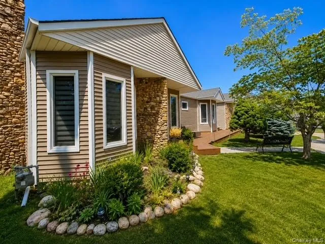 639 Elmwood Road, West Babylon, NY, 3 Bedrooms Bedrooms, 4 Rooms Rooms,2 BathroomsBathrooms,Residential,For Rent,Elmwood,0,1029682 639 Elmwood Road, West Babylon, NY, 3 Bedrooms Bedrooms, 4 Rooms Rooms,2 BathroomsBathrooms,Residential,For Rent,Elmwood,0,1029682