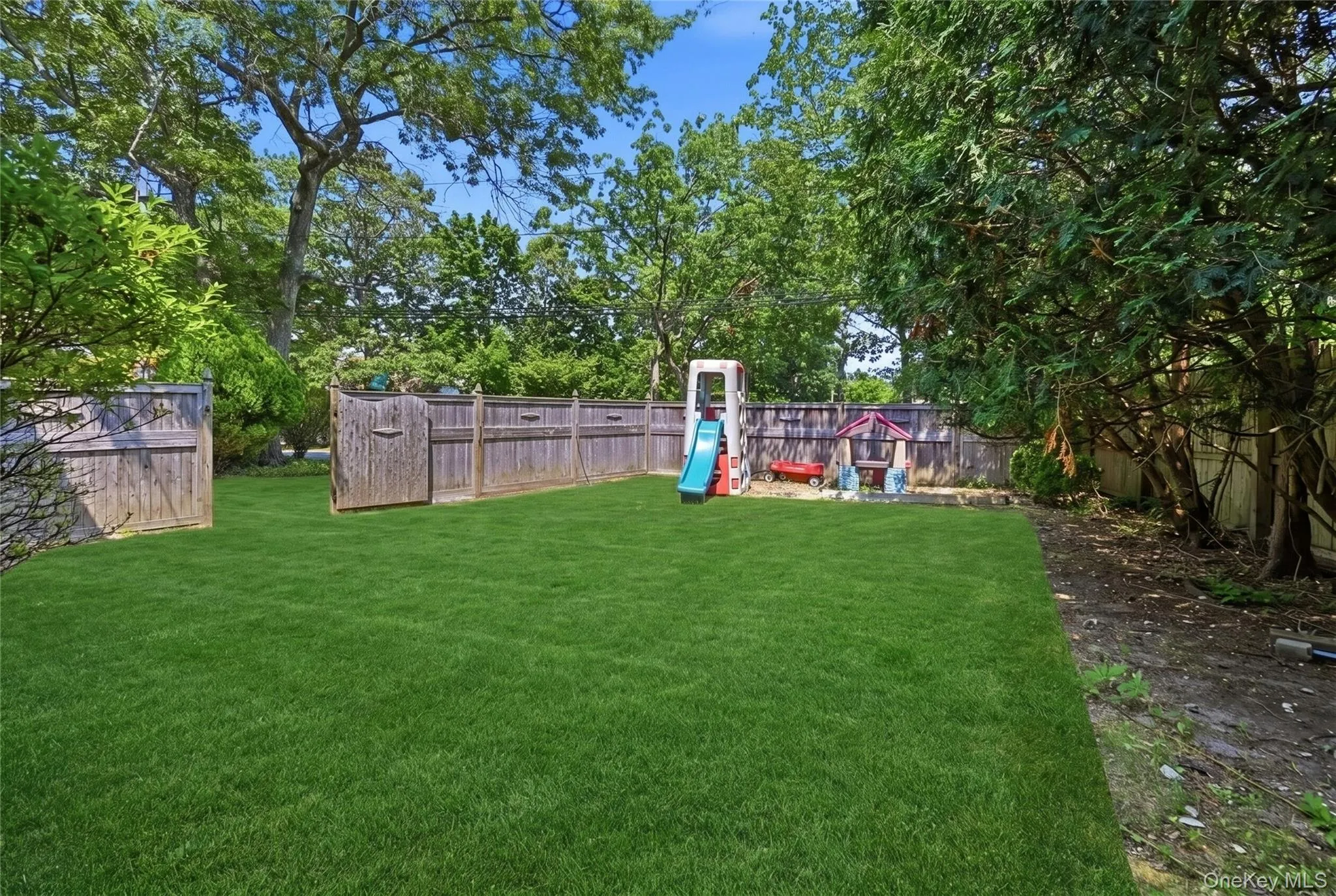 Lovely Fully Fenced Yard Lovely Fully Fenced Yard