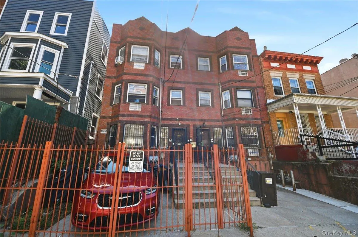 918 Summit Avenue, New York, NY, 6 Bedrooms Bedrooms, 12 Rooms Rooms,4 BathroomsBathrooms,Residential,For Rent,Summit,0,1029698 918 Summit Avenue, New York, NY, 6 Bedrooms Bedrooms, 12 Rooms Rooms,4 BathroomsBathrooms,Residential,For Rent,Summit,0,1029698
