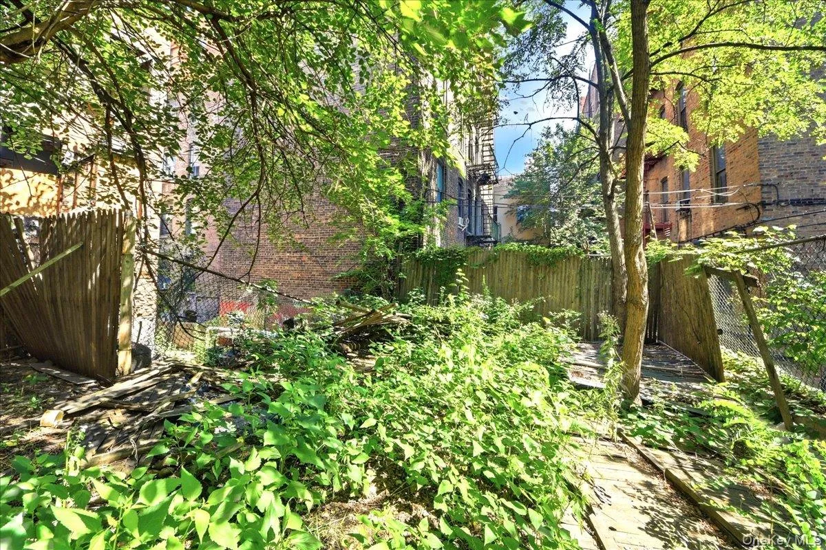 918 Summit Avenue, New York, NY, 6 Bedrooms Bedrooms, 12 Rooms Rooms,4 BathroomsBathrooms,Residential,For Rent,Summit,0,1029698 918 Summit Avenue, New York, NY, 6 Bedrooms Bedrooms, 12 Rooms Rooms,4 BathroomsBathrooms,Residential,For Rent,Summit,0,1029698
