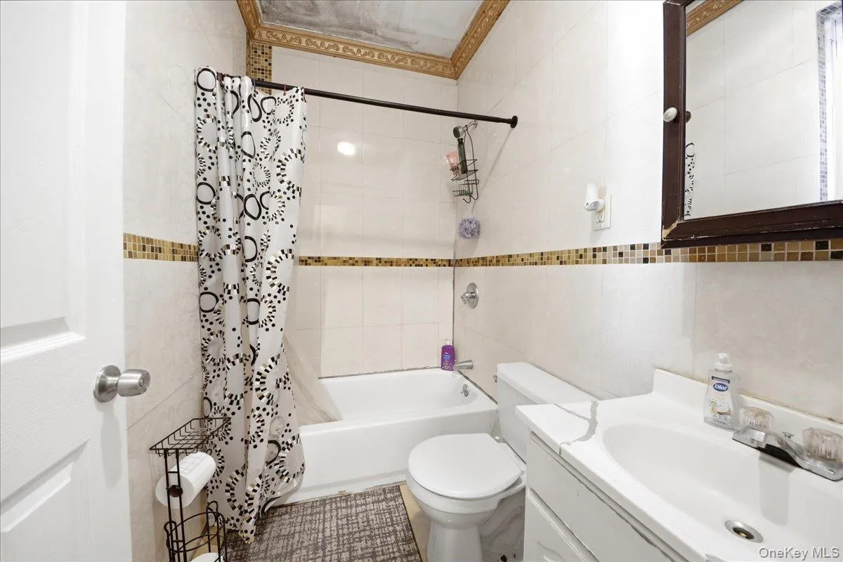 918 Summit Avenue, New York, NY, 6 Bedrooms Bedrooms, 12 Rooms Rooms,4 BathroomsBathrooms,Residential,For Rent,Summit,0,1029698 918 Summit Avenue, New York, NY, 6 Bedrooms Bedrooms, 12 Rooms Rooms,4 BathroomsBathrooms,Residential,For Rent,Summit,0,1029698