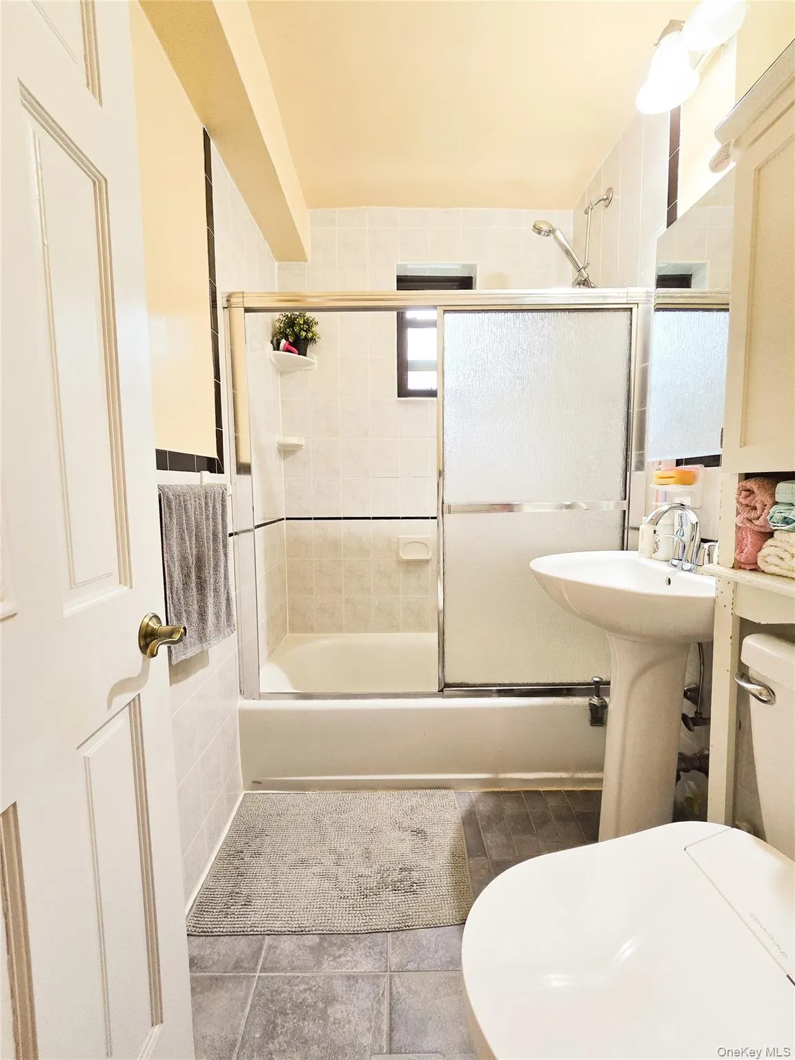 211-10 73rd Avenue, New York, NY, 1 Bedroom Bedrooms, 3 Rooms Rooms,1 BathroomBathrooms,Residential,For Rent,73rd,0,1029715 211-10 73rd Avenue, New York, NY, 1 Bedroom Bedrooms, 3 Rooms Rooms,1 BathroomBathrooms,Residential,For Rent,73rd,0,1029715