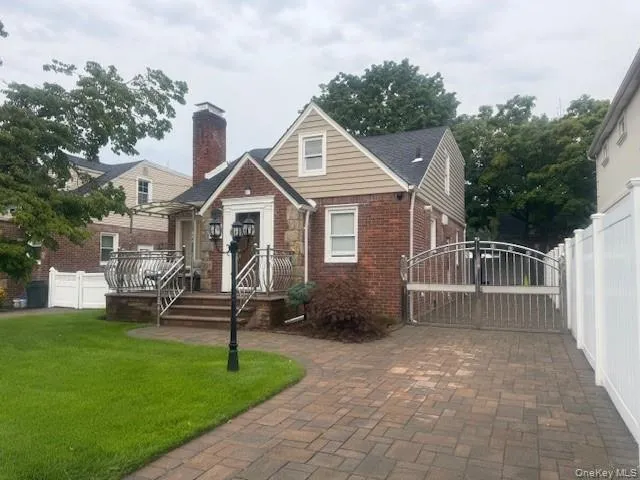 302 Oakford Street, Hempstead, NY, 3 Bedrooms Bedrooms, 7 Rooms Rooms,2 BathroomsBathrooms,Residential Lease,For Rent,Oakford,0,1029719 302 Oakford Street, Hempstead, NY, 3 Bedrooms Bedrooms, 7 Rooms Rooms,2 BathroomsBathrooms,Residential Lease,For Rent,Oakford,0,1029719