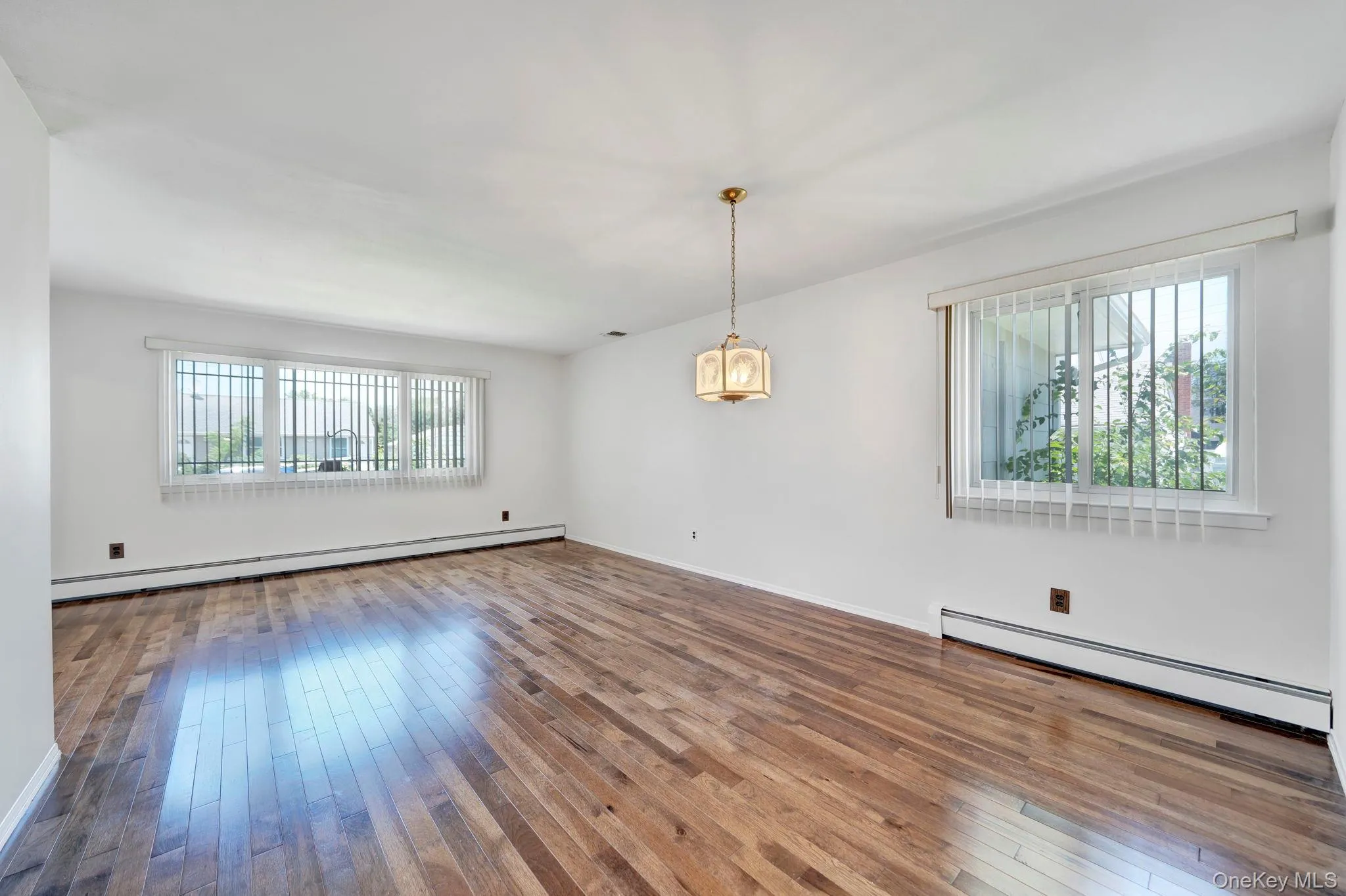 40 Lowell Street, Oyster Bay, NY, 3 Bedrooms Bedrooms, 6 Rooms Rooms,1 BathroomBathrooms,Residential Lease,For Rent,Lowell,0,1029723 40 Lowell Street, Oyster Bay, NY, 3 Bedrooms Bedrooms, 6 Rooms Rooms,1 BathroomBathrooms,Residential Lease,For Rent,Lowell,0,1029723