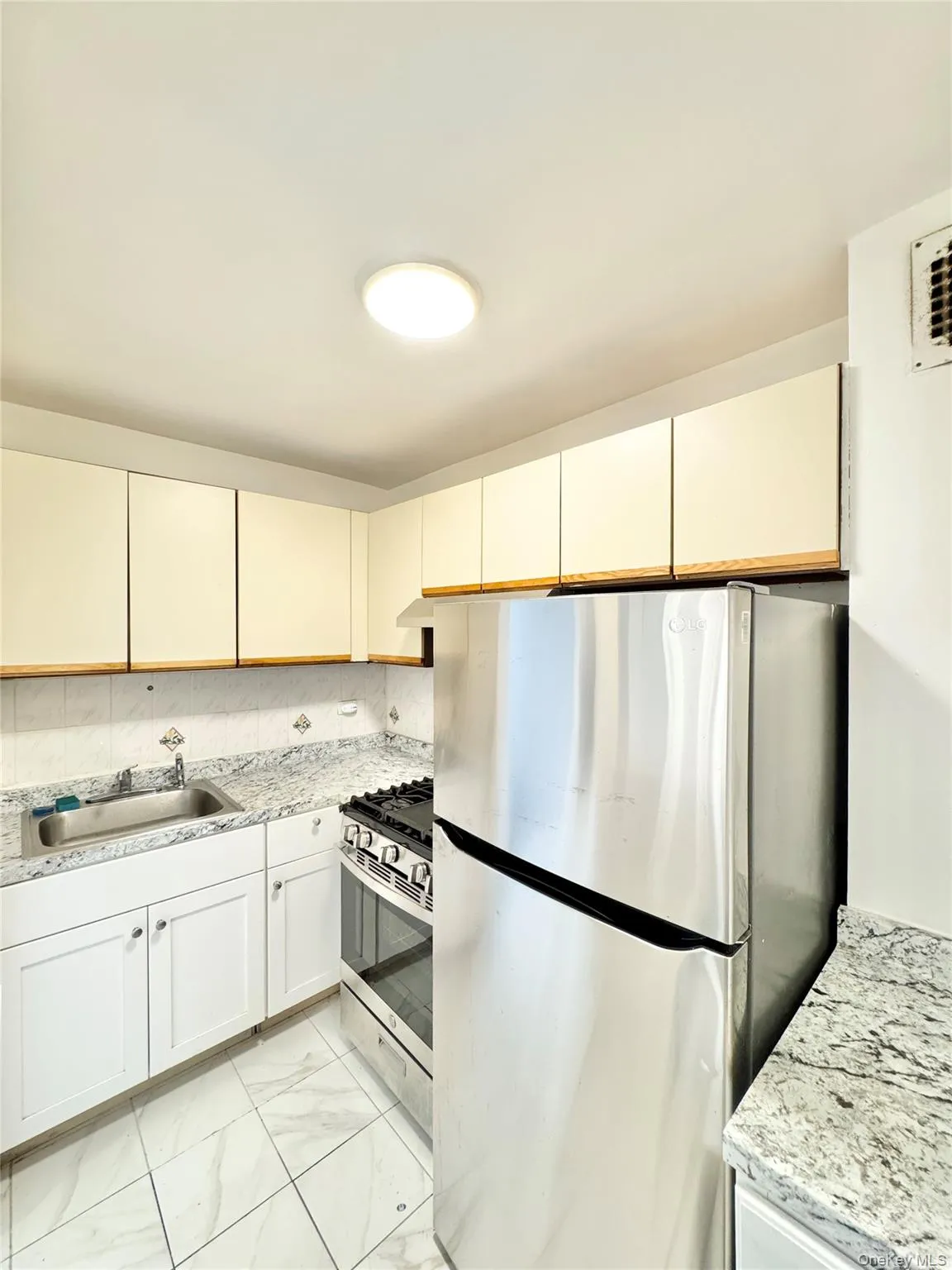 83-25 Vietor Avenue, New York, NY, 1 Bedroom Bedrooms, 4 Rooms Rooms,1 BathroomBathrooms,Residential,For Rent,Vietor,0,1029724 83-25 Vietor Avenue, New York, NY, 1 Bedroom Bedrooms, 4 Rooms Rooms,1 BathroomBathrooms,Residential,For Rent,Vietor,0,1029724