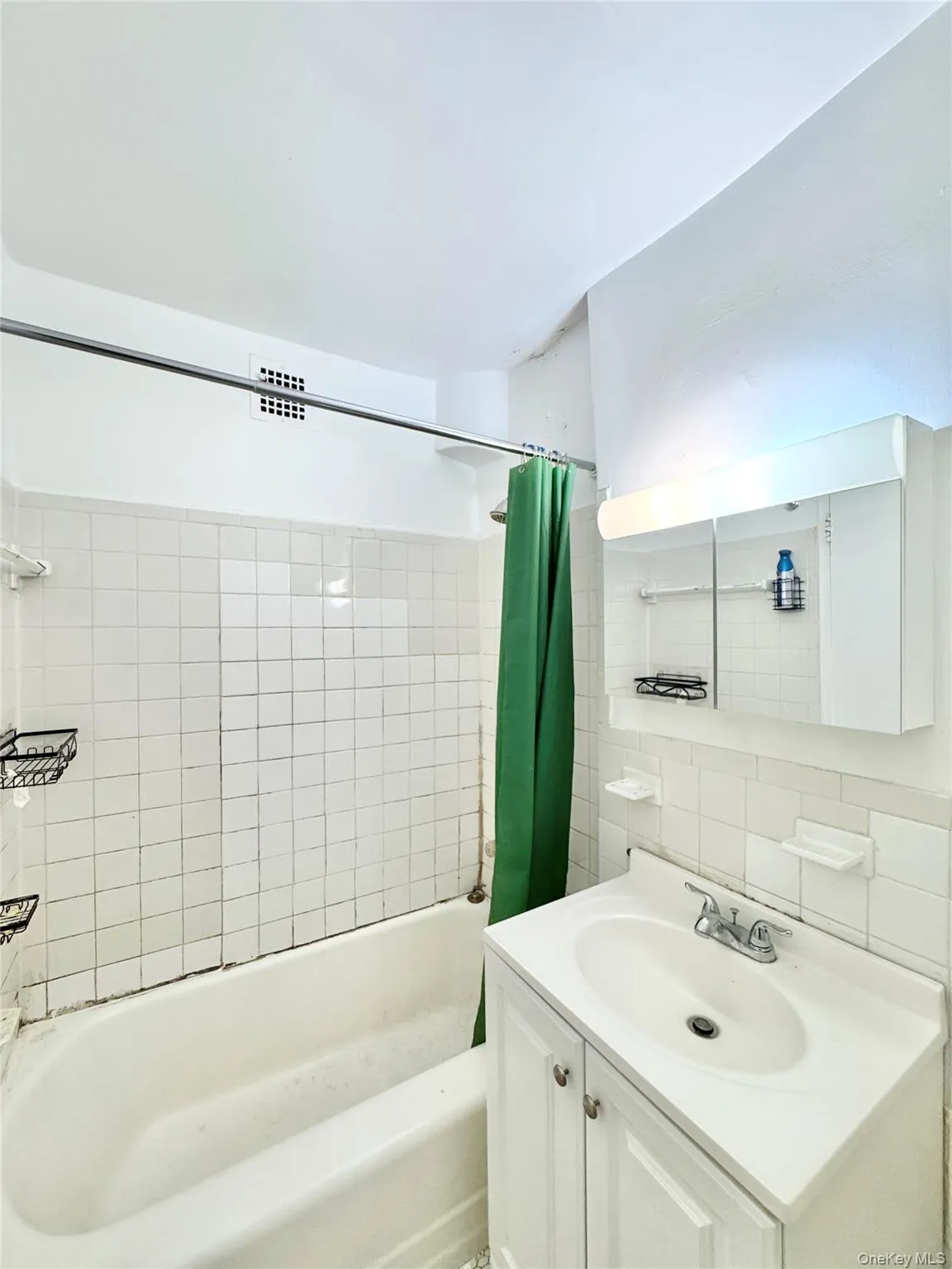 83-25 Vietor Avenue, New York, NY, 1 Bedroom Bedrooms, 4 Rooms Rooms,1 BathroomBathrooms,Residential,For Rent,Vietor,0,1029724 83-25 Vietor Avenue, New York, NY, 1 Bedroom Bedrooms, 4 Rooms Rooms,1 BathroomBathrooms,Residential,For Rent,Vietor,0,1029724