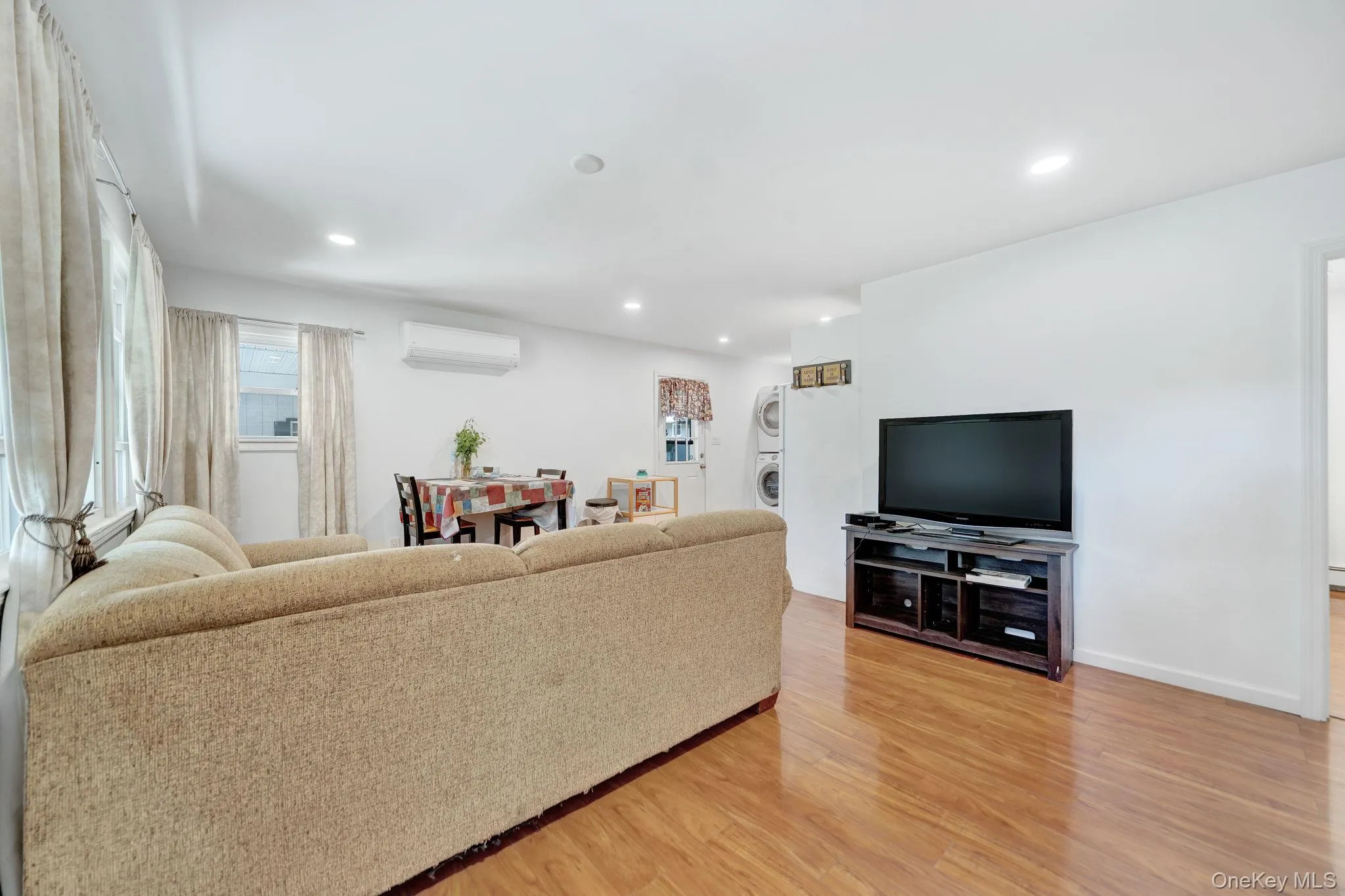 109 Pine Road, Brookhaven, NY, 3 Bedrooms Bedrooms, 6 Rooms Rooms,1 BathroomBathrooms,Residential,For Rent,Pine,0,1029735 109 Pine Road, Brookhaven, NY, 3 Bedrooms Bedrooms, 6 Rooms Rooms,1 BathroomBathrooms,Residential,For Rent,Pine,0,1029735