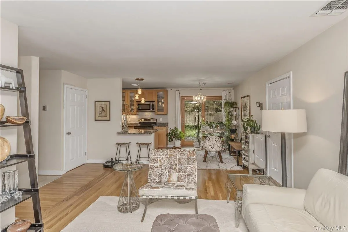 5 Wexford Street, Huntington, NY, 3 Bedrooms Bedrooms, 6 Rooms Rooms,1 BathroomBathrooms,Residential,For Rent,Wexford,0,1029748 5 Wexford Street, Huntington, NY, 3 Bedrooms Bedrooms, 6 Rooms Rooms,1 BathroomBathrooms,Residential,For Rent,Wexford,0,1029748