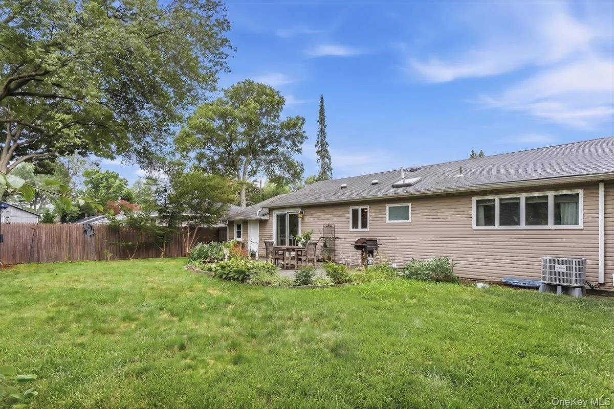 5 Wexford Street, Huntington, NY, 3 Bedrooms Bedrooms, 6 Rooms Rooms,1 BathroomBathrooms,Residential,For Rent,Wexford,0,1029748 5 Wexford Street, Huntington, NY, 3 Bedrooms Bedrooms, 6 Rooms Rooms,1 BathroomBathrooms,Residential,For Rent,Wexford,0,1029748