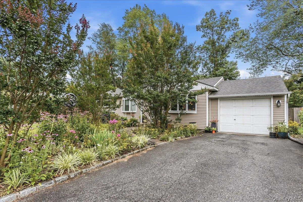 5 Wexford Street, Huntington, NY, 3 Bedrooms Bedrooms, 6 Rooms Rooms,1 BathroomBathrooms,Residential,For Rent,Wexford,0,1029748 5 Wexford Street, Huntington, NY, 3 Bedrooms Bedrooms, 6 Rooms Rooms,1 BathroomBathrooms,Residential,For Rent,Wexford,0,1029748