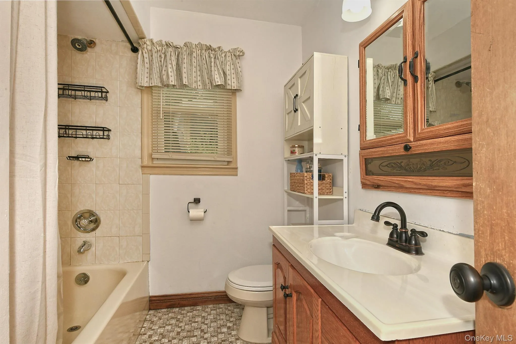 3642 Lark Street, Hempstead, NY, 3 Bedrooms Bedrooms, 9 Rooms Rooms,1 BathroomBathrooms,Residential,For Rent,Lark,0,1029786 3642 Lark Street, Hempstead, NY, 3 Bedrooms Bedrooms, 9 Rooms Rooms,1 BathroomBathrooms,Residential,For Rent,Lark,0,1029786