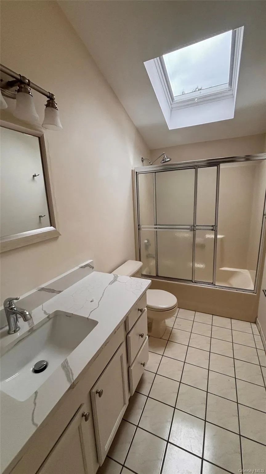 Full Bathroom Full Bathroom