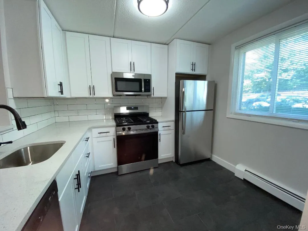 85 Middletown Road, Clarkstown, NY, 1 Bedroom Bedrooms, 4 Rooms Rooms,1 BathroomBathrooms,Residential Lease,For Rent,Middletown,0,1029796 85 Middletown Road, Clarkstown, NY, 1 Bedroom Bedrooms, 4 Rooms Rooms,1 BathroomBathrooms,Residential Lease,For Rent,Middletown,0,1029796