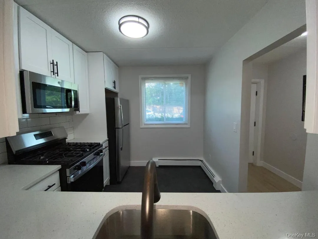 85 Middletown Road, Clarkstown, NY, 1 Bedroom Bedrooms, 4 Rooms Rooms,1 BathroomBathrooms,Residential Lease,For Rent,Middletown,0,1029796 85 Middletown Road, Clarkstown, NY, 1 Bedroom Bedrooms, 4 Rooms Rooms,1 BathroomBathrooms,Residential Lease,For Rent,Middletown,0,1029796