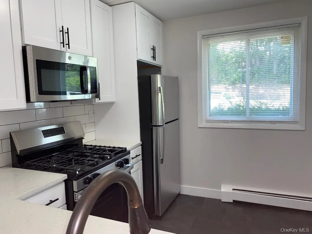 85 Middletown Road, Clarkstown, NY, 1 Bedroom Bedrooms, 4 Rooms Rooms,1 BathroomBathrooms,Residential Lease,For Rent,Middletown,0,1029796 85 Middletown Road, Clarkstown, NY, 1 Bedroom Bedrooms, 4 Rooms Rooms,1 BathroomBathrooms,Residential Lease,For Rent,Middletown,0,1029796