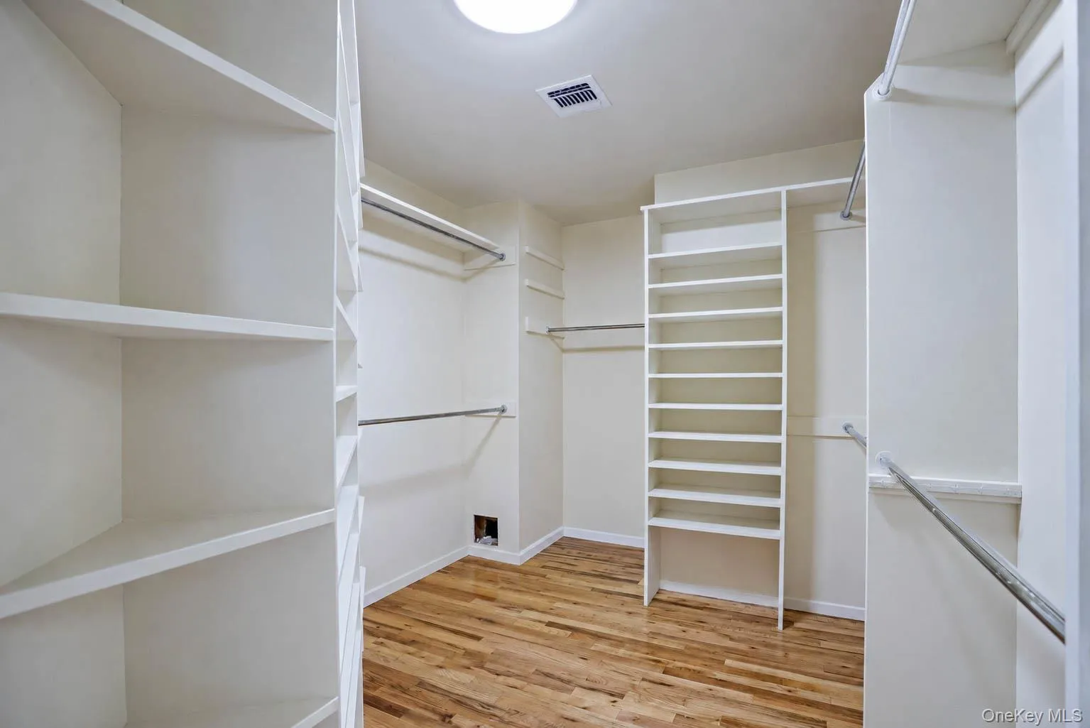 15 Dix Circle, Huntington, NY, 4 Bedrooms Bedrooms, 8 Rooms Rooms,2 BathroomsBathrooms,Residential,For Rent,Dix,0,1029801 15 Dix Circle, Huntington, NY, 4 Bedrooms Bedrooms, 8 Rooms Rooms,2 BathroomsBathrooms,Residential,For Rent,Dix,0,1029801
