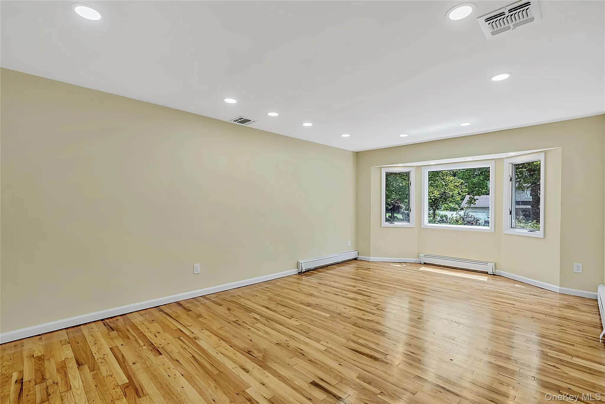15 Dix Circle, Huntington, NY, 4 Bedrooms Bedrooms, 8 Rooms Rooms,2 BathroomsBathrooms,Residential,For Rent,Dix,0,1029801 15 Dix Circle, Huntington, NY, 4 Bedrooms Bedrooms, 8 Rooms Rooms,2 BathroomsBathrooms,Residential,For Rent,Dix,0,1029801