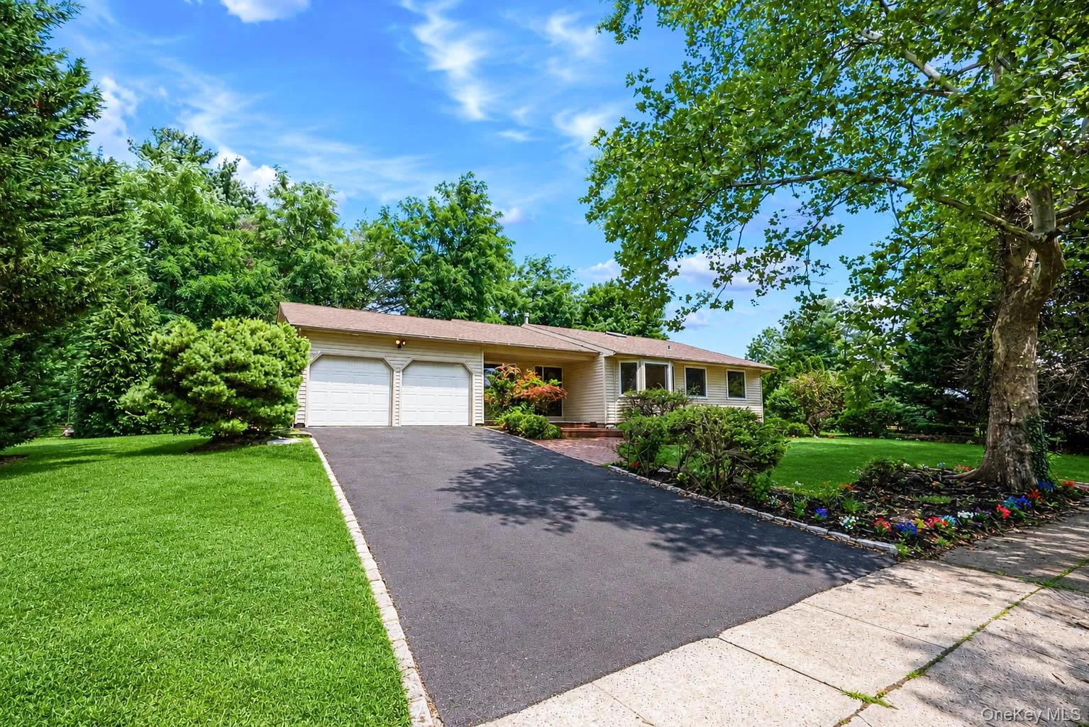 15 Dix Circle, Huntington, NY, 4 Bedrooms Bedrooms, 8 Rooms Rooms,2 BathroomsBathrooms,Residential,For Rent,Dix,0,1029801 15 Dix Circle, Huntington, NY, 4 Bedrooms Bedrooms, 8 Rooms Rooms,2 BathroomsBathrooms,Residential,For Rent,Dix,0,1029801
