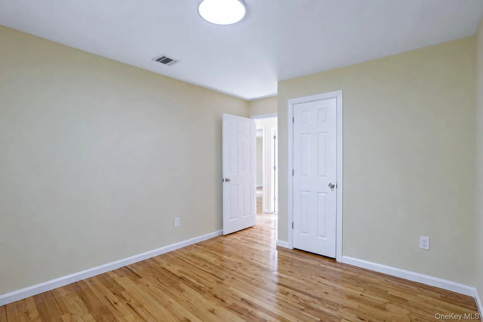 15 Dix Circle, Huntington, NY, 4 Bedrooms Bedrooms, 8 Rooms Rooms,2 BathroomsBathrooms,Residential,For Rent,Dix,0,1029801 15 Dix Circle, Huntington, NY, 4 Bedrooms Bedrooms, 8 Rooms Rooms,2 BathroomsBathrooms,Residential,For Rent,Dix,0,1029801