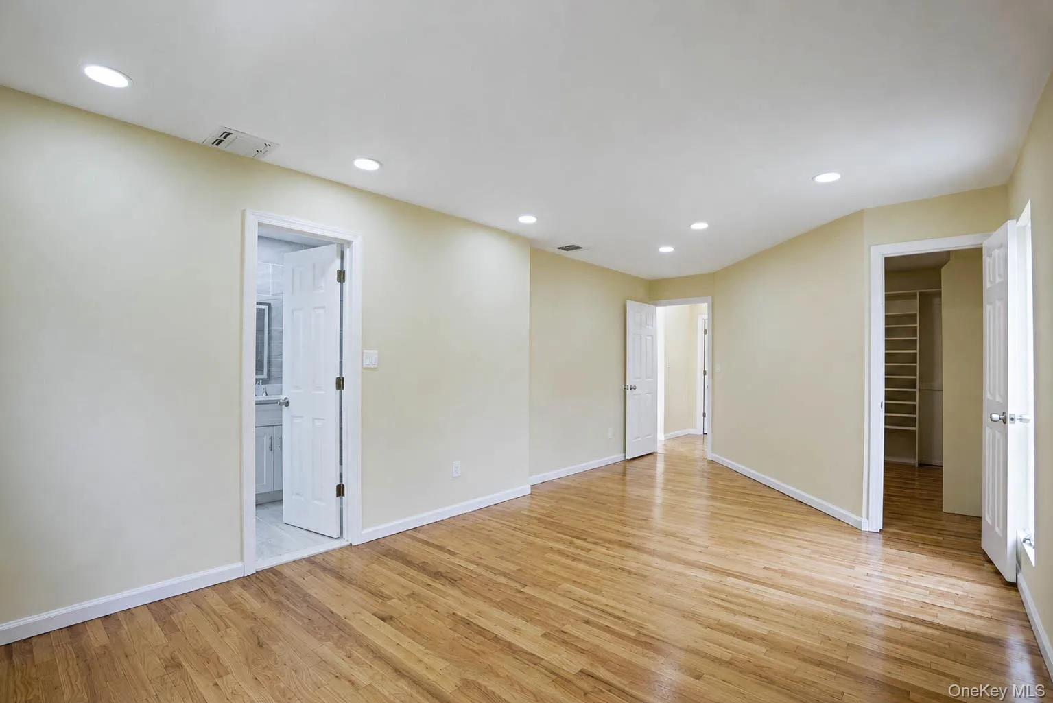 15 Dix Circle, Huntington, NY, 4 Bedrooms Bedrooms, 8 Rooms Rooms,2 BathroomsBathrooms,Residential,For Rent,Dix,0,1029801 15 Dix Circle, Huntington, NY, 4 Bedrooms Bedrooms, 8 Rooms Rooms,2 BathroomsBathrooms,Residential,For Rent,Dix,0,1029801