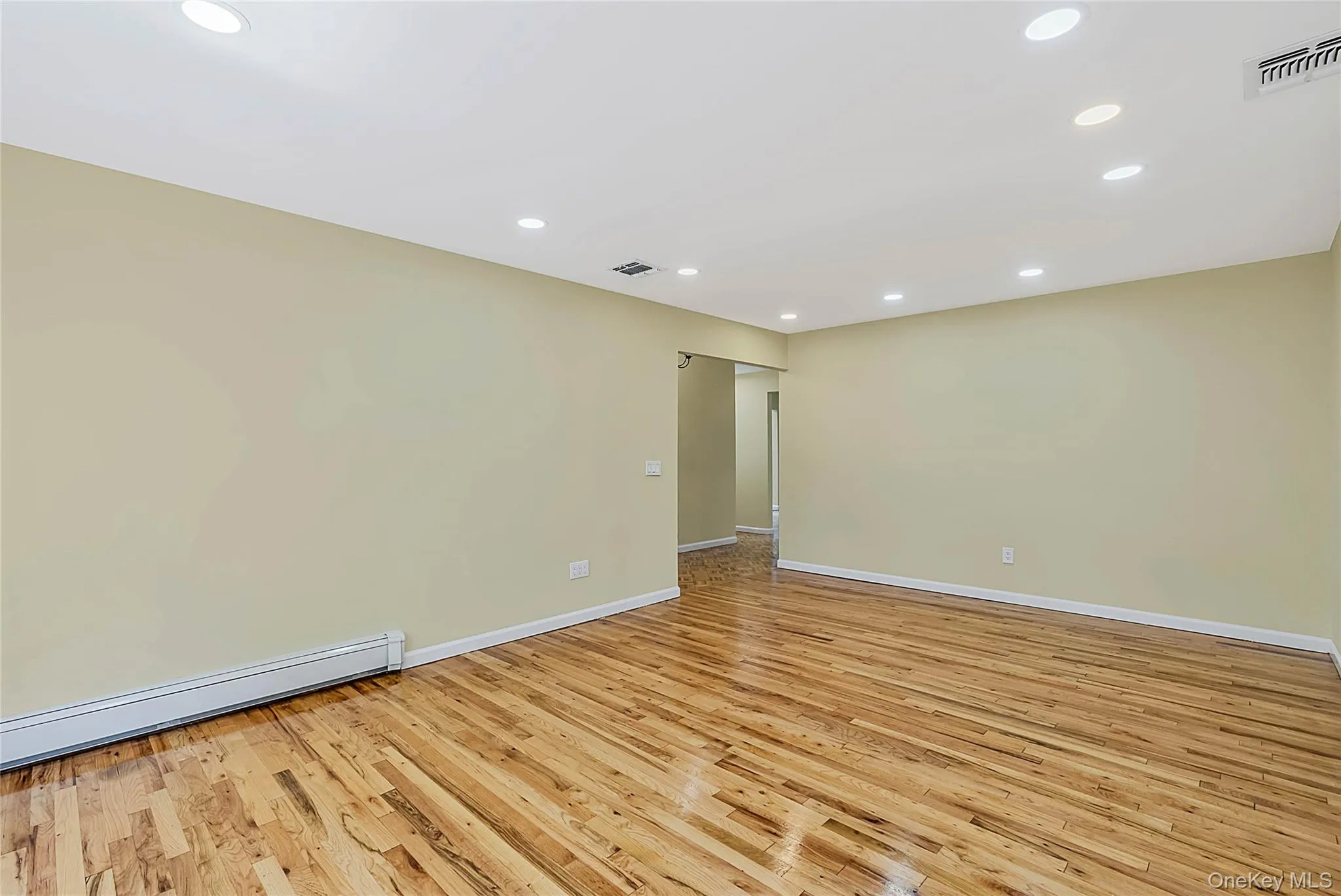 15 Dix Circle, Huntington, NY, 4 Bedrooms Bedrooms, 8 Rooms Rooms,2 BathroomsBathrooms,Residential,For Rent,Dix,0,1029801 15 Dix Circle, Huntington, NY, 4 Bedrooms Bedrooms, 8 Rooms Rooms,2 BathroomsBathrooms,Residential,For Rent,Dix,0,1029801