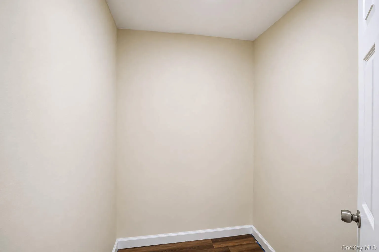 15 Dix Circle, Huntington, NY, 4 Bedrooms Bedrooms, 8 Rooms Rooms,2 BathroomsBathrooms,Residential,For Rent,Dix,0,1029801 15 Dix Circle, Huntington, NY, 4 Bedrooms Bedrooms, 8 Rooms Rooms,2 BathroomsBathrooms,Residential,For Rent,Dix,0,1029801