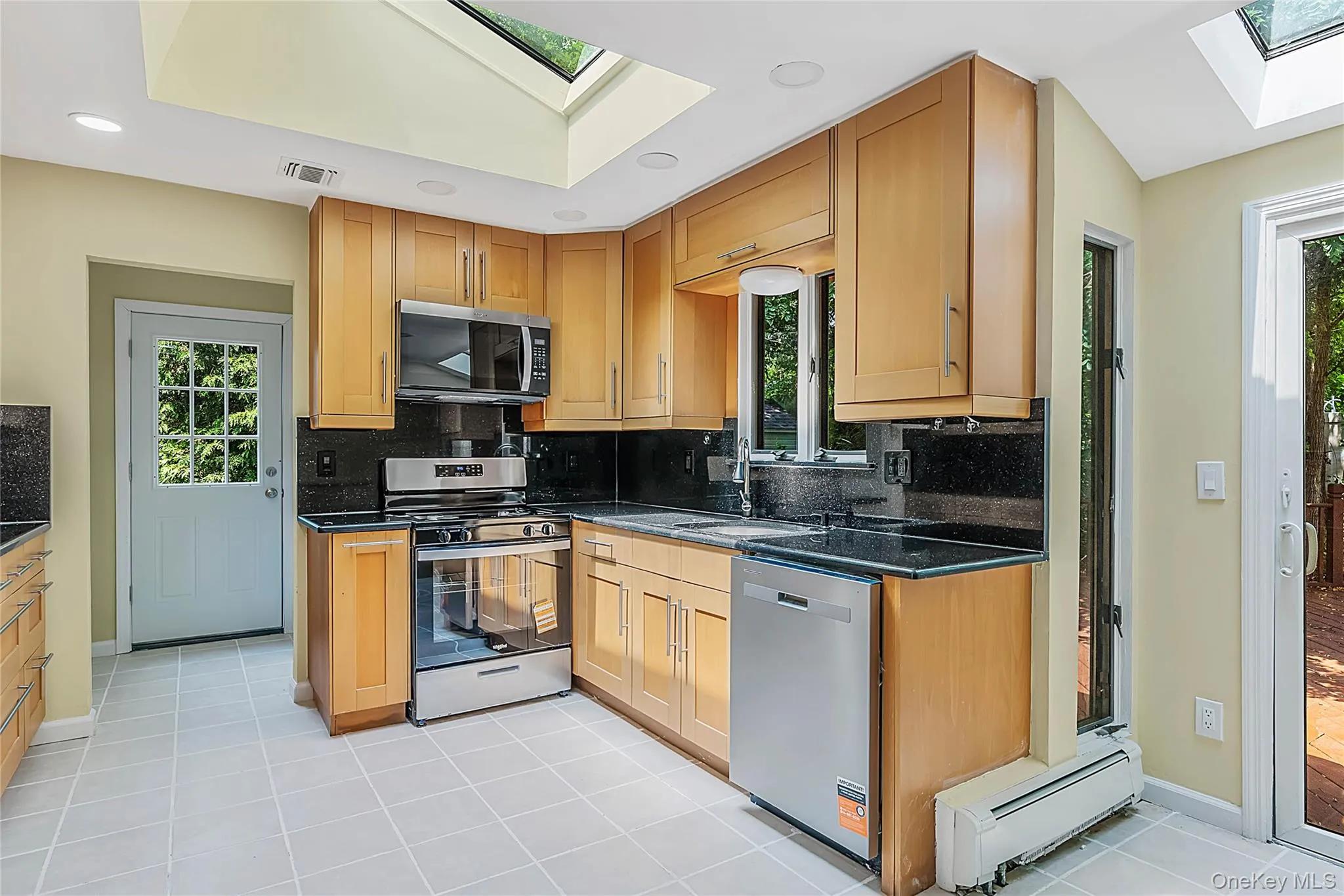 15 Dix Circle, Huntington, NY, 4 Bedrooms Bedrooms, 8 Rooms Rooms,2 BathroomsBathrooms,Residential,For Rent,Dix,0,1029801 15 Dix Circle, Huntington, NY, 4 Bedrooms Bedrooms, 8 Rooms Rooms,2 BathroomsBathrooms,Residential,For Rent,Dix,0,1029801