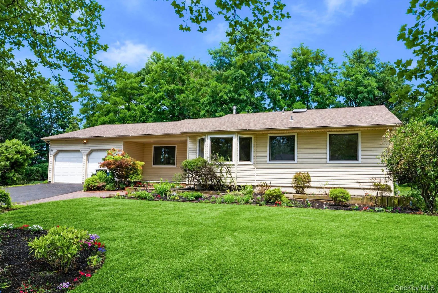 15 Dix Circle, Huntington, NY, 4 Bedrooms Bedrooms, 8 Rooms Rooms,2 BathroomsBathrooms,Residential,For Rent,Dix,0,1029801 15 Dix Circle, Huntington, NY, 4 Bedrooms Bedrooms, 8 Rooms Rooms,2 BathroomsBathrooms,Residential,For Rent,Dix,0,1029801