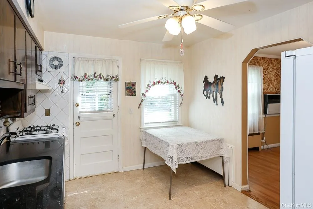 560 6th Street, North Hempstead, NY, 5 Bedrooms Bedrooms, 7 Rooms Rooms,2 BathroomsBathrooms,Residential,For Rent,6th,0,1029807 560 6th Street, North Hempstead, NY, 5 Bedrooms Bedrooms, 7 Rooms Rooms,2 BathroomsBathrooms,Residential,For Rent,6th,0,1029807
