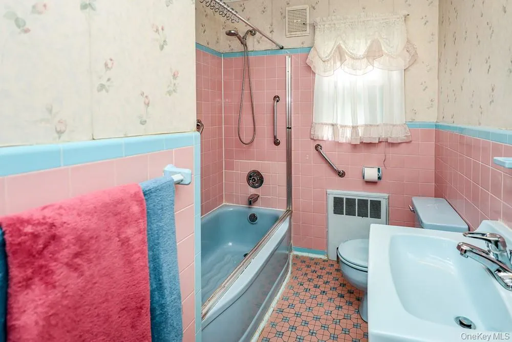 560 6th Street, North Hempstead, NY, 5 Bedrooms Bedrooms, 7 Rooms Rooms,2 BathroomsBathrooms,Residential,For Rent,6th,0,1029807 560 6th Street, North Hempstead, NY, 5 Bedrooms Bedrooms, 7 Rooms Rooms,2 BathroomsBathrooms,Residential,For Rent,6th,0,1029807