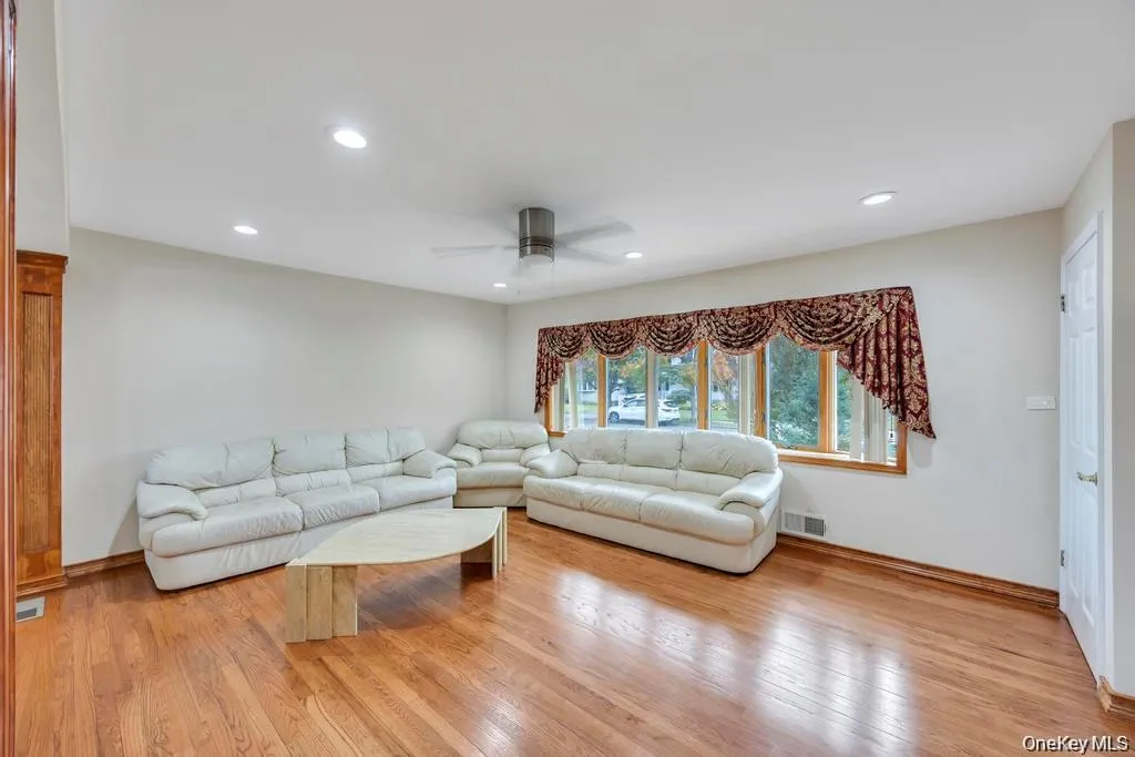 30 Andover Lane, Oyster Bay, NY, 4 Bedrooms Bedrooms, 10 Rooms Rooms,3 BathroomsBathrooms,Residential,For Rent,Andover,0,1029808 30 Andover Lane, Oyster Bay, NY, 4 Bedrooms Bedrooms, 10 Rooms Rooms,3 BathroomsBathrooms,Residential,For Rent,Andover,0,1029808