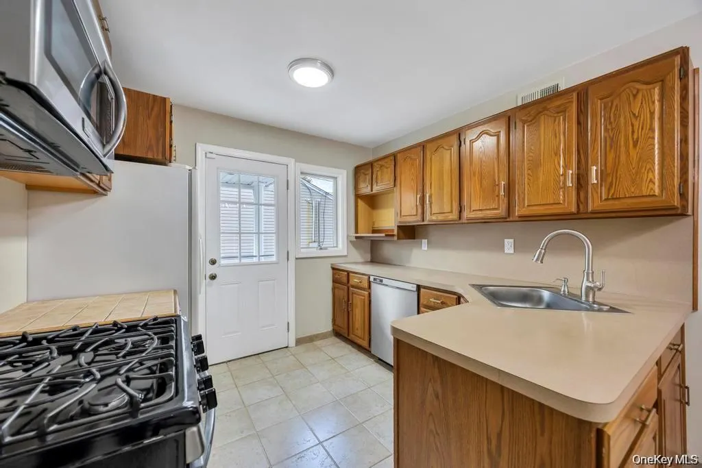 30 Andover Lane, Oyster Bay, NY, 4 Bedrooms Bedrooms, 10 Rooms Rooms,3 BathroomsBathrooms,Residential,For Rent,Andover,0,1029808 30 Andover Lane, Oyster Bay, NY, 4 Bedrooms Bedrooms, 10 Rooms Rooms,3 BathroomsBathrooms,Residential,For Rent,Andover,0,1029808