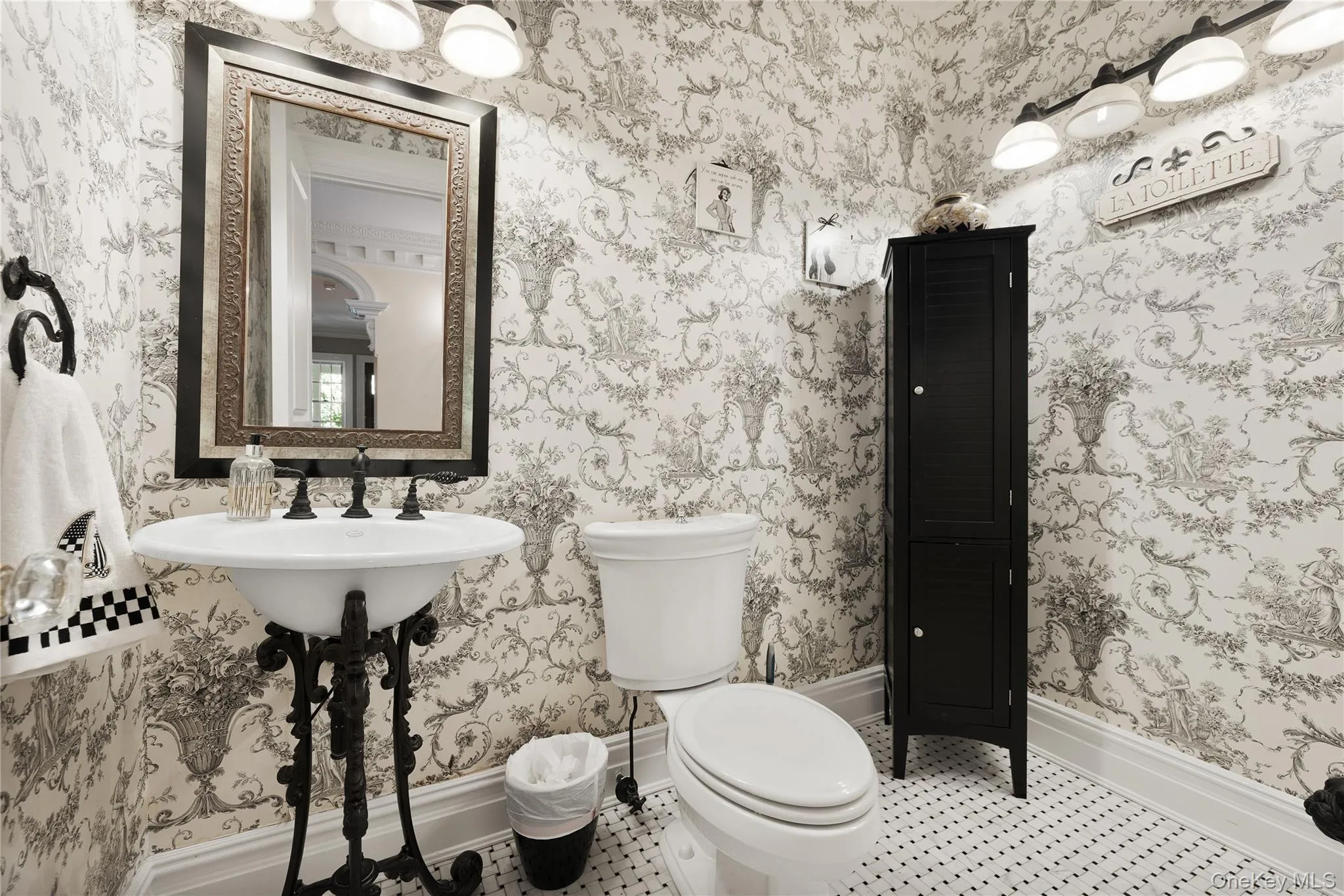 Powder room Powder room