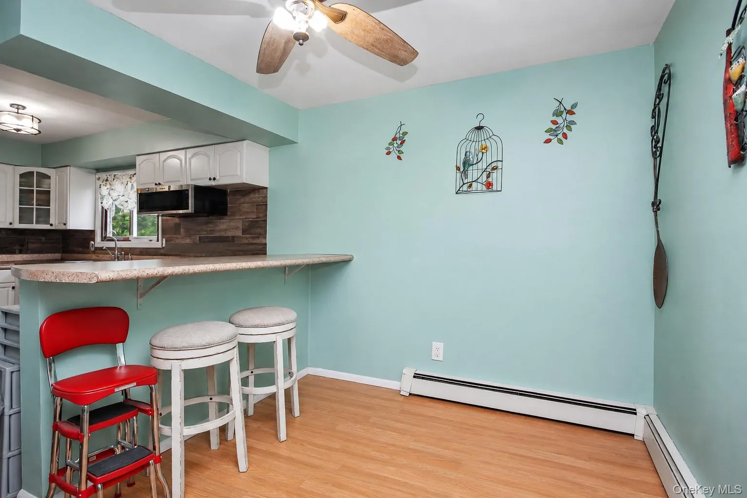 Great space for casual dining Great space for casual dining