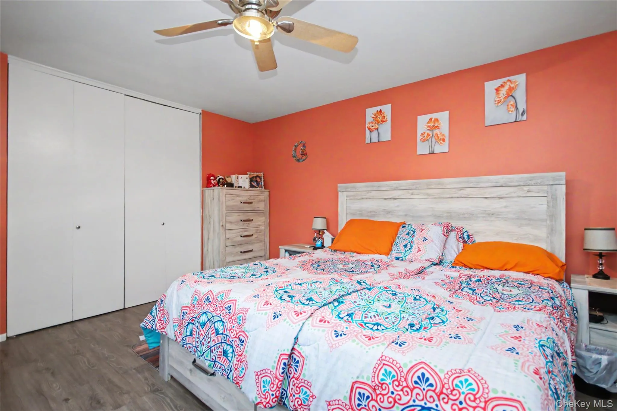 Plenty of room for a king sized bed. Plenty of room for a king sized bed.